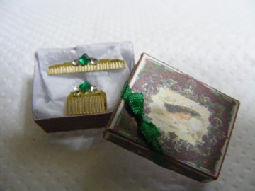BOXED COMBS GOLD & GREEN